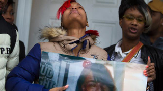 Illustration for article titled Chicago Police Shooting: Victims’ Family and Friends Demand Answers